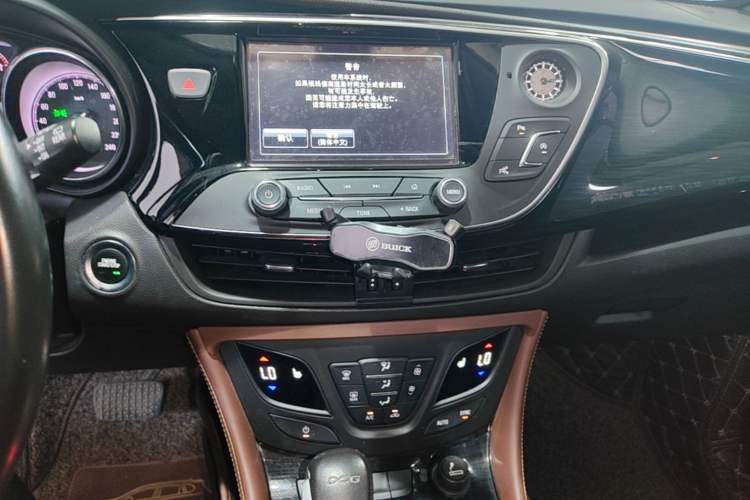 Used Buick Envision 2018 20T Two-Wheel Drive Luxury Model Audio And AC Panel