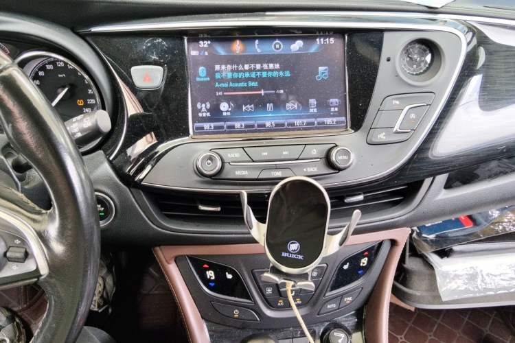 Used Buick Envision 2018 20T Two-Wheel Drive Luxury Model Audio And AC Panel