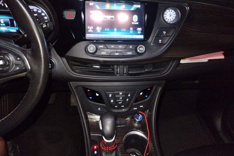 Used Buick Envision 2018 20T Two-Wheel-Drive Elite Model Audio And AC Panel