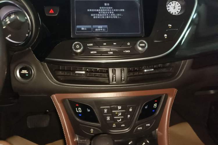 Used Buick Envision 2018 28T Four-Wheel Drive Elite Version Audio And AC Panel