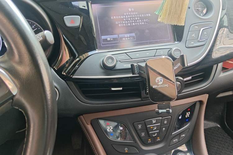 Used Buick Envision 2018 28T Four-Wheel Drive Luxury Model Audio And AC Panel