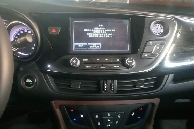 Used Buick Envision 2018 20T Two-Wheel Drive Luxury Model Audio And AC Panel