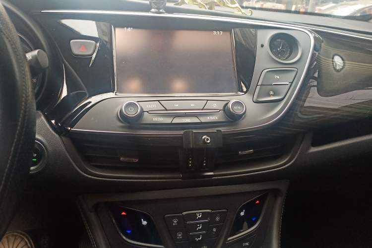 Used Buick Envision 2018 20T Two-Wheel-Drive Elite Model Audio And AC Panel