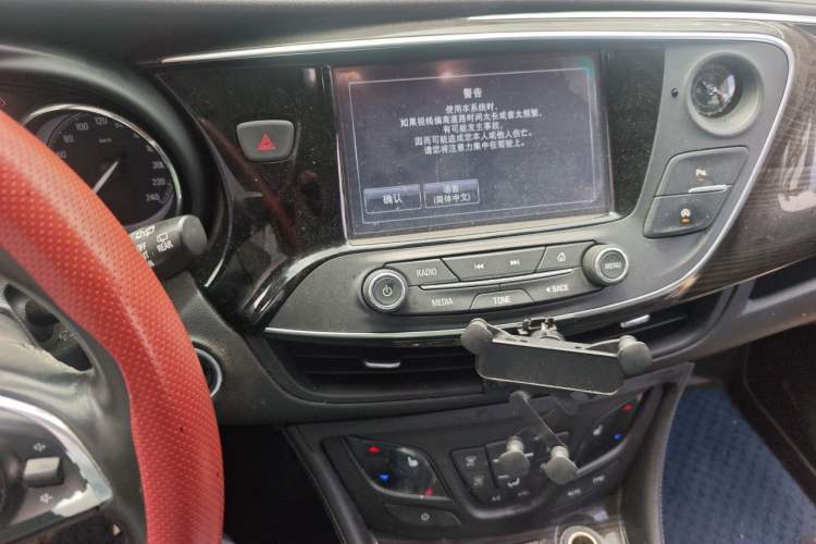 Used Buick Envision 2018 20T Two-Wheel-Drive Elite Model Audio And AC Panel