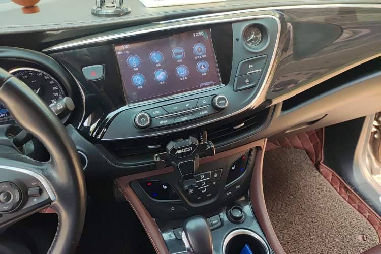 Used Buick Envision 2018 28T Four-Wheel Drive Elite Version Audio And AC Panel