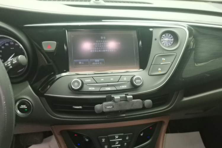 Used Buick Envision 2018 28T Four-Wheel Drive Elite Version Audio And AC Panel