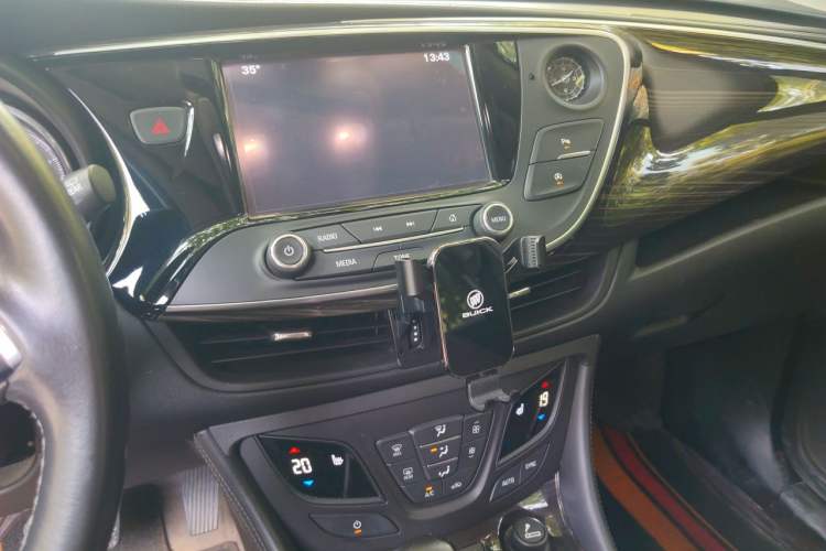 Used Buick Envision 2018 20T Two-Wheel-Drive Elite Model Audio And AC Panel