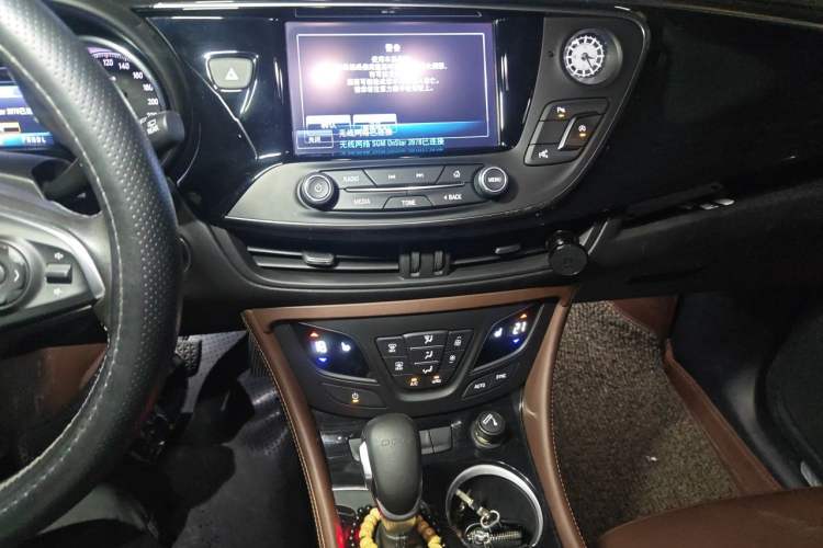 Used Buick Envision 2018 20T Two-Wheel Drive Luxury Model Audio And AC Panel