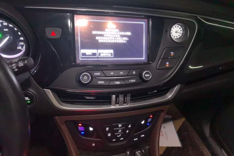 Used Buick Envision 2018 28T Four-Wheel Drive Elite Version Audio And AC Panel