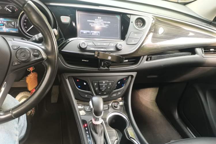 Used Buick Envision 2018 20T Two-Wheel-Drive Elite Model Audio And AC Panel