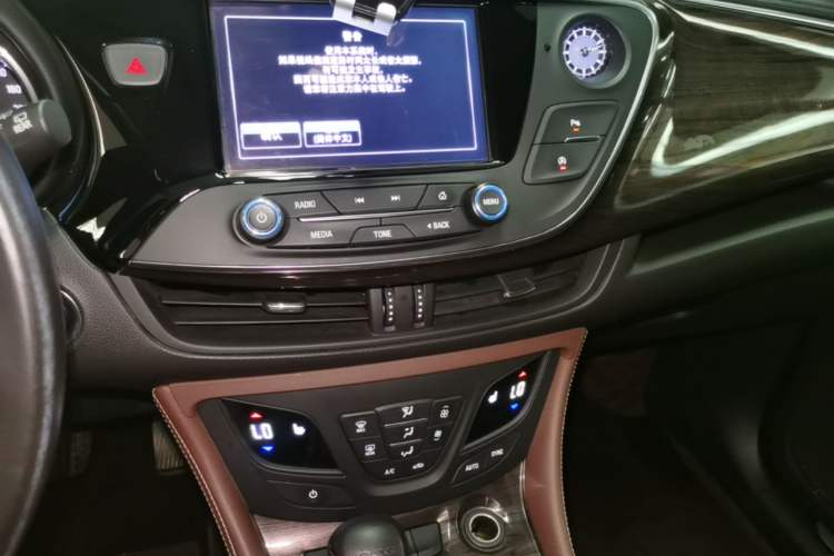Used Buick Envision 2018 20T Two-Wheel-Drive Elite Model Audio And AC Panel