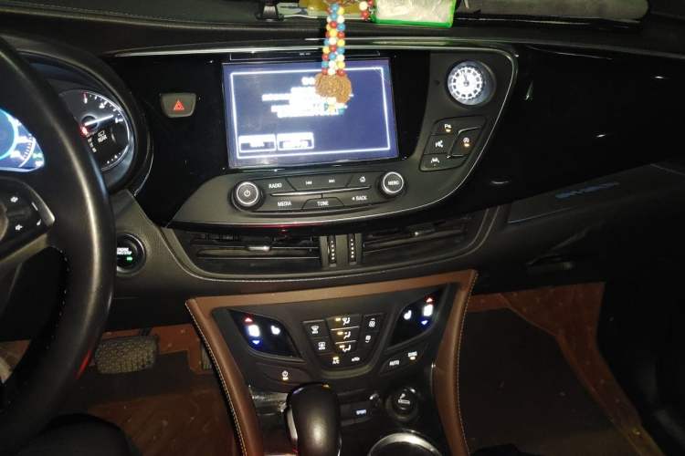 Used Buick Envision 2018 28T Four-Wheel Drive Luxury Model Audio And AC Panel