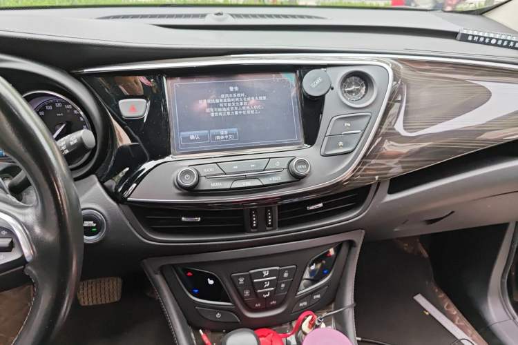 Used Buick Envision 2018 20T Two-Wheel-Drive Elite Model Audio And AC Panel