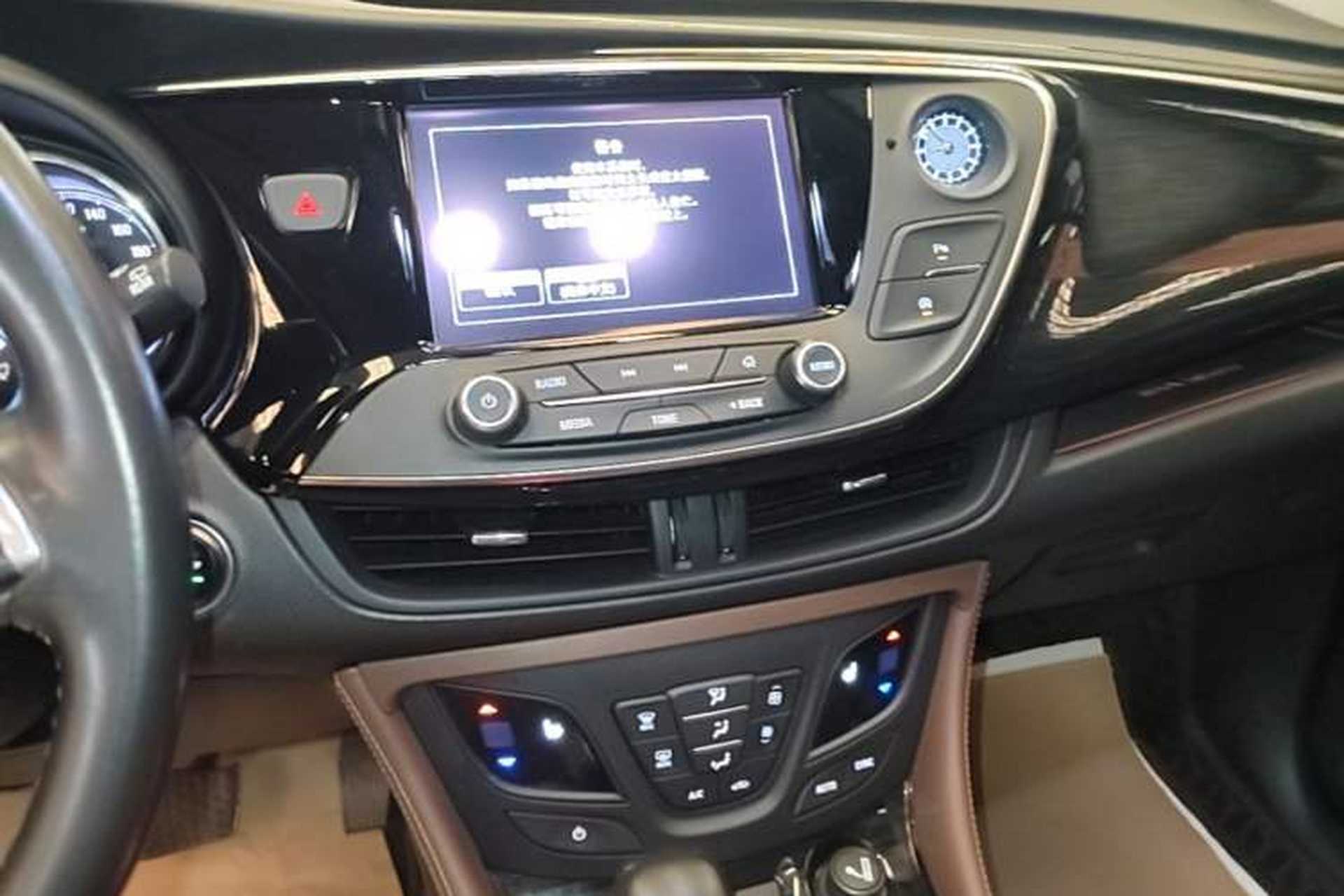Used Buick Envision 2018 28T Four-Wheel Drive Elite Version Audio And AC Panel