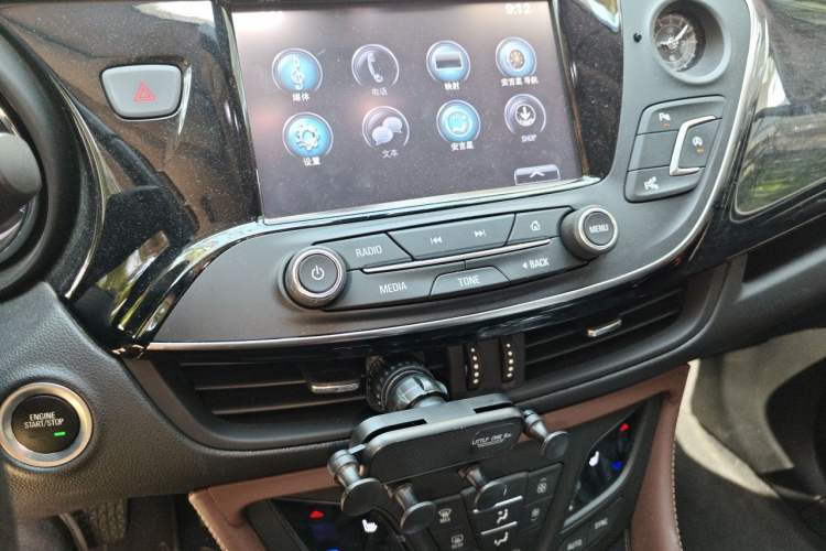 Used Buick Envision 2018 20T Two-Wheel Drive Luxury Model Audio And AC Panel