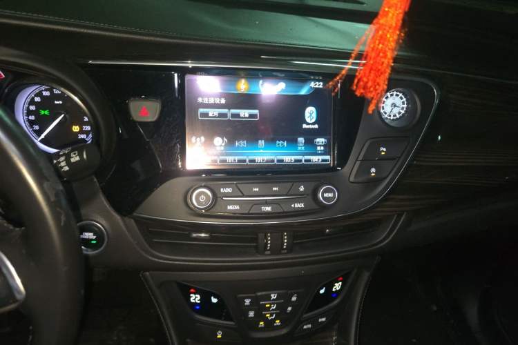 Used Buick Envision 2018 20T Two-Wheel-Drive Elite Model Audio And AC Panel