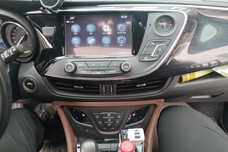 Used Buick Envision 2018 20T Two-Wheel Drive Luxury Model Audio And AC Panel