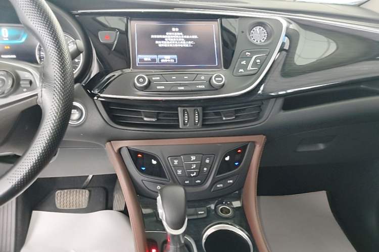 Used Buick Envision 2018 28T Four-Wheel Drive Luxury Model Audio And AC Panel