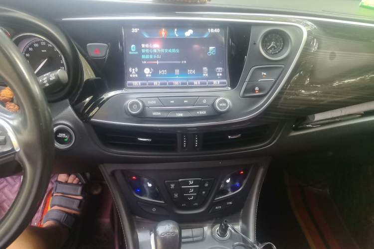 Used Buick Envision 2018 20T Two-Wheel-Drive Elite Model Audio And AC Panel