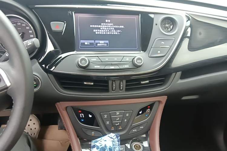 Used Buick Envision 2018 28T Four-Wheel Drive Elite Version Audio And AC Panel