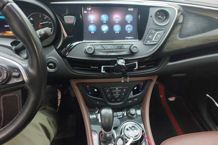 Used Buick Envision 2018 28T Four-Wheel Drive Luxury Model Audio And AC Panel