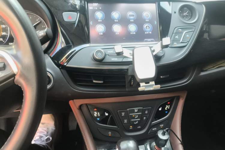 Used Buick Envision 2018 28T Four-Wheel Drive Luxury Model Audio And AC Panel