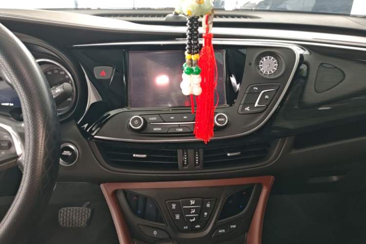 Used Buick Envision 2018 20T Two-Wheel Drive Luxury Model Audio And AC Panel