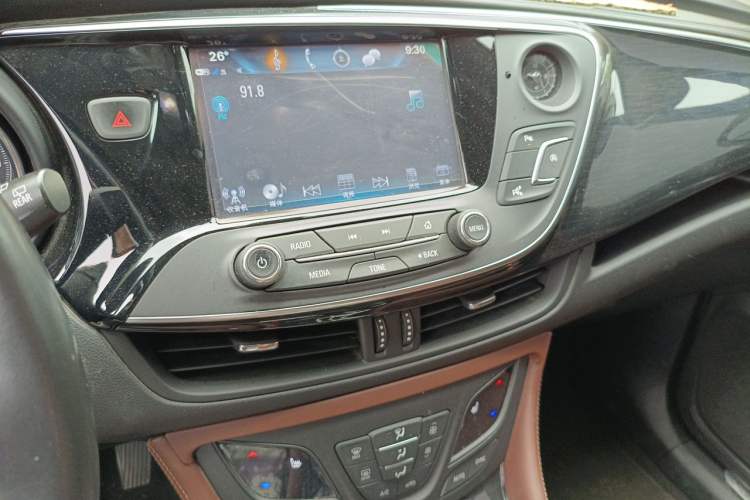 Used Buick Envision 2018 20T Two-Wheel Drive Luxury Model Audio And AC Panel