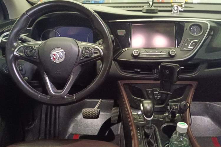 Used Buick Envision 2018 28T Four-Wheel Drive Luxury Model Center Console
