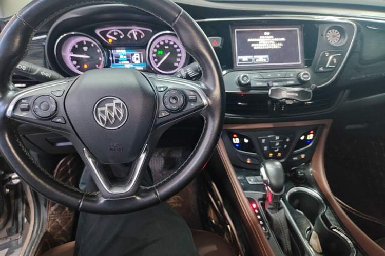 Used Buick Envision 2018 20T Two-Wheel Drive Luxury Model Center Console