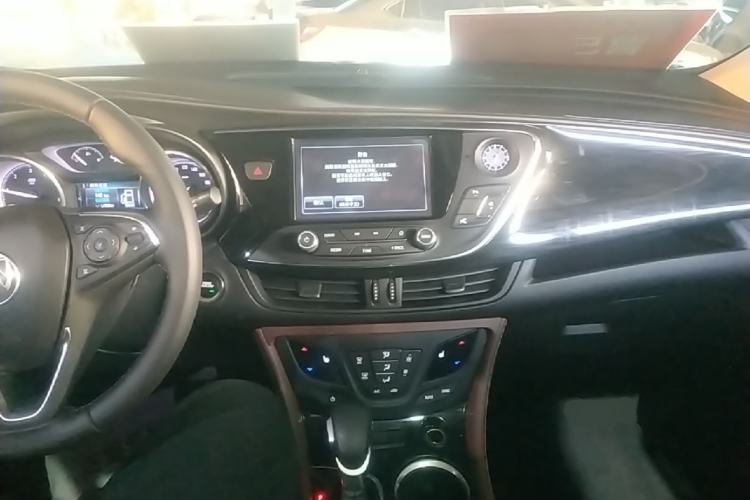 Used Buick Envision 2018 20T Two-Wheel Drive Luxury Model Center Console