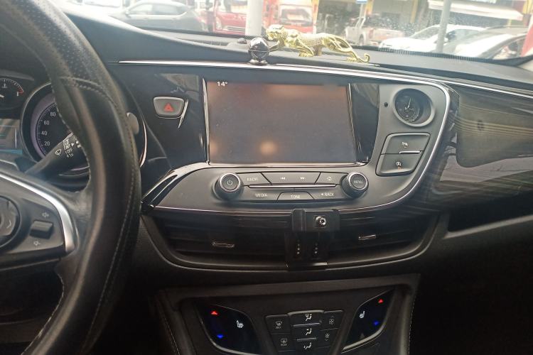 Used Buick Envision 2018 20T Two-Wheel-Drive Elite Model Center Console