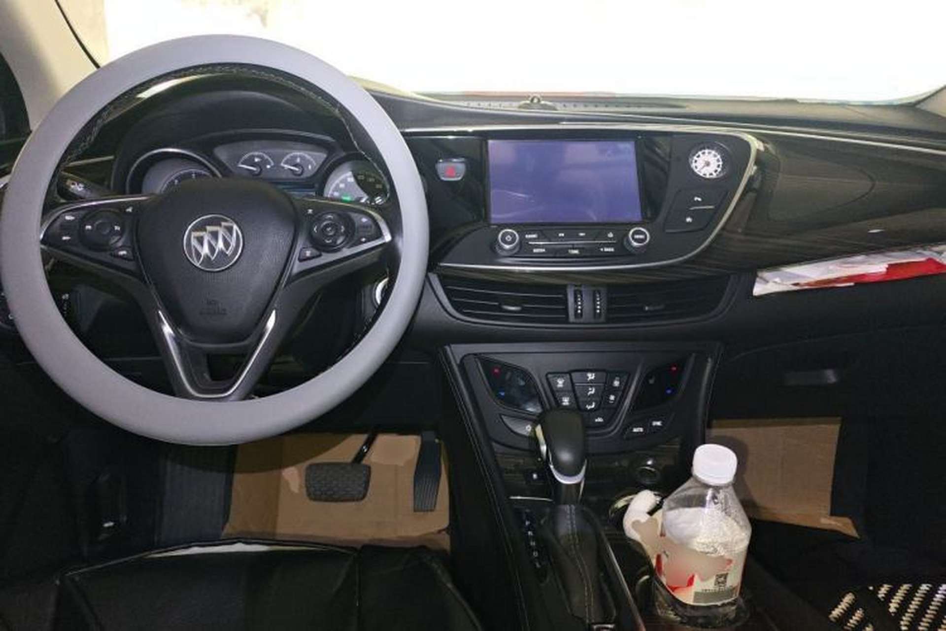 Used Buick Envision 2018 20T Two-Wheel-Drive Elite Model Center Console