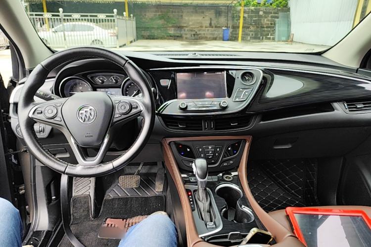 Used Buick Envision 2018 20T Two-Wheel Drive Luxury Model Center Console