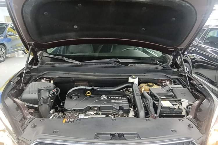 Used Buick Envision 2018 20T Two-Wheel-Drive Elite Model Engine Bay