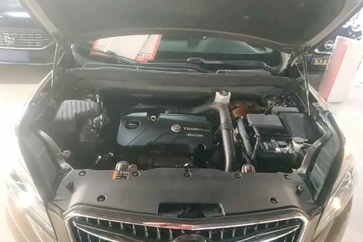 Used Buick Envision 2018 20T Two-Wheel Drive Luxury Model Engine Bay