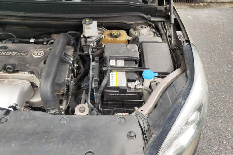 Used Buick Envision 2018 28T Four-Wheel Drive Luxury Model Engine Bay Left