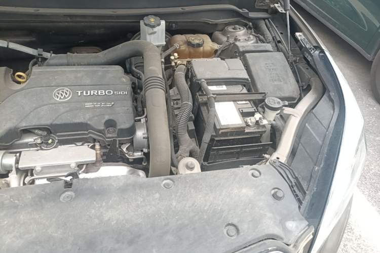 Used Buick Envision 2018 20T Two-Wheel Drive Luxury Model Engine Bay Left
