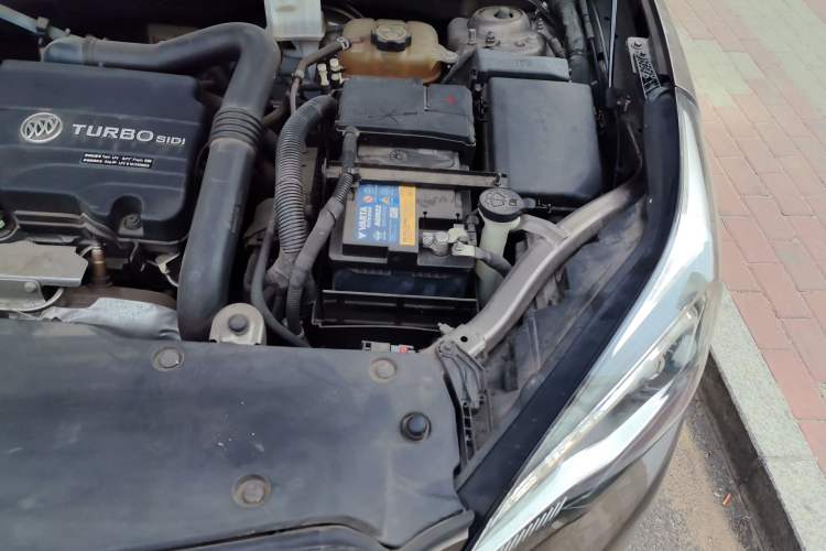 Used Buick Envision 2018 20T Two-Wheel-Drive Elite Model Engine Bay Left