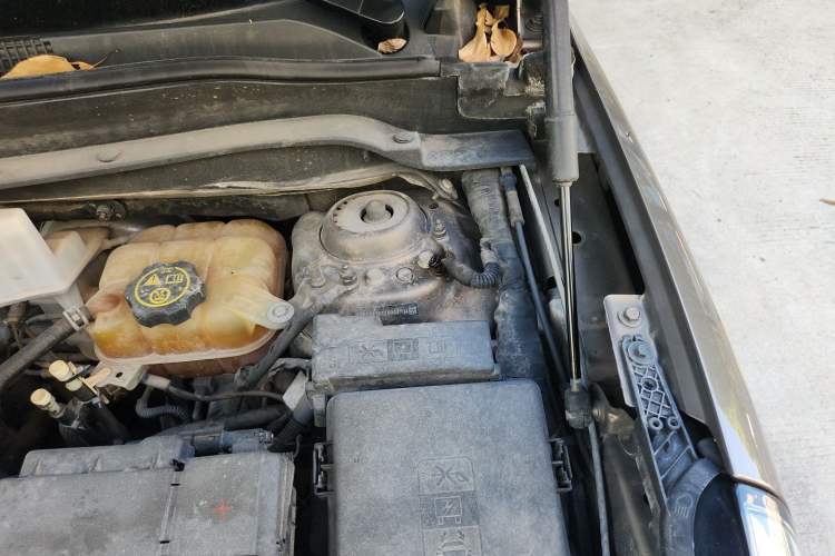 Used Buick Envision 2018 20T Two-Wheel-Drive Elite Model Engine Bay Left
