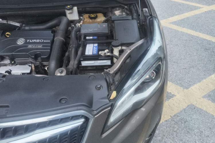 Used Buick Envision 2018 20T Two-Wheel-Drive Elite Model Engine Bay Left