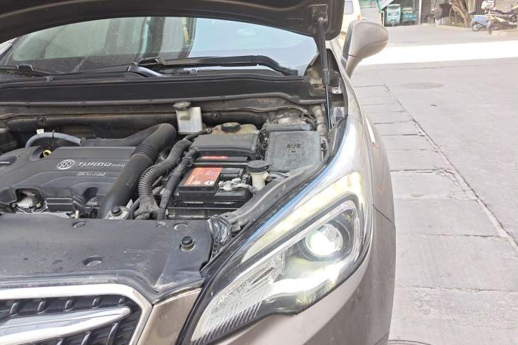 Used Buick Envision 2018 20T Two-Wheel-Drive Elite Model Engine Bay Left