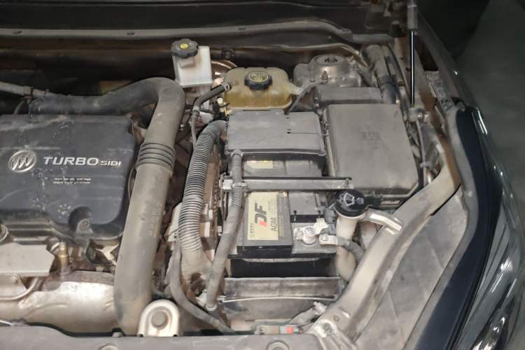 Used Buick Envision 2018 20T Two-Wheel Drive Luxury Model Engine Bay Left