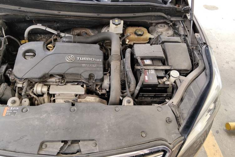 Used Buick Envision 2018 20T Two-Wheel Drive Luxury Model Engine Bay Left