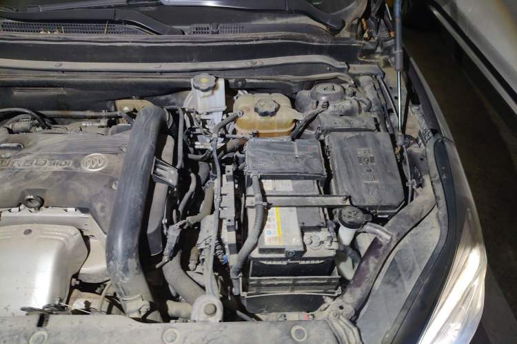 Used Buick Envision 2018 28T Four-Wheel Drive Luxury Model Engine Bay Left