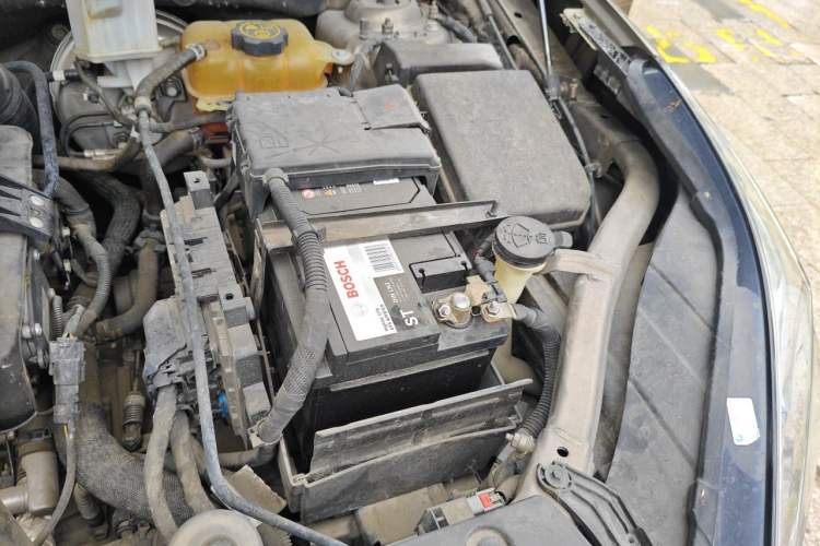 Used Buick Envision 2018 28T Four-Wheel Drive Luxury Model Engine Bay Left