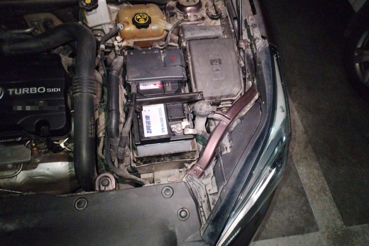 Used Buick Envision 2018 20T Two-Wheel-Drive Elite Model Engine Bay Left