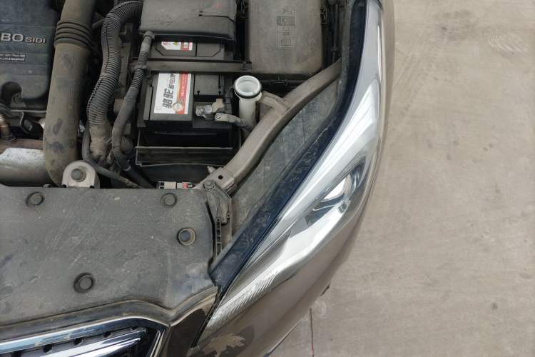 Used Buick Envision 2018 20T Two-Wheel Drive Luxury Model Engine Bay Left