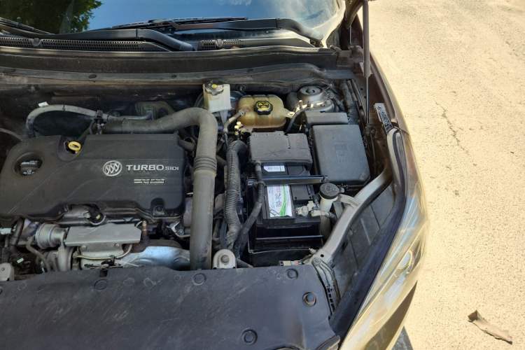 Used Buick Envision 2018 20T Two-Wheel Drive Luxury Model Engine Bay Left