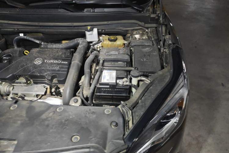 Used Buick Envision 2018 20T Two-Wheel Drive Luxury Model Engine Bay Left